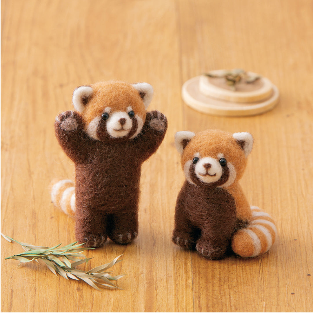 Hamanaka Aclaine Acrylic Fibre Needle Felting Kit - Red Panda Twins